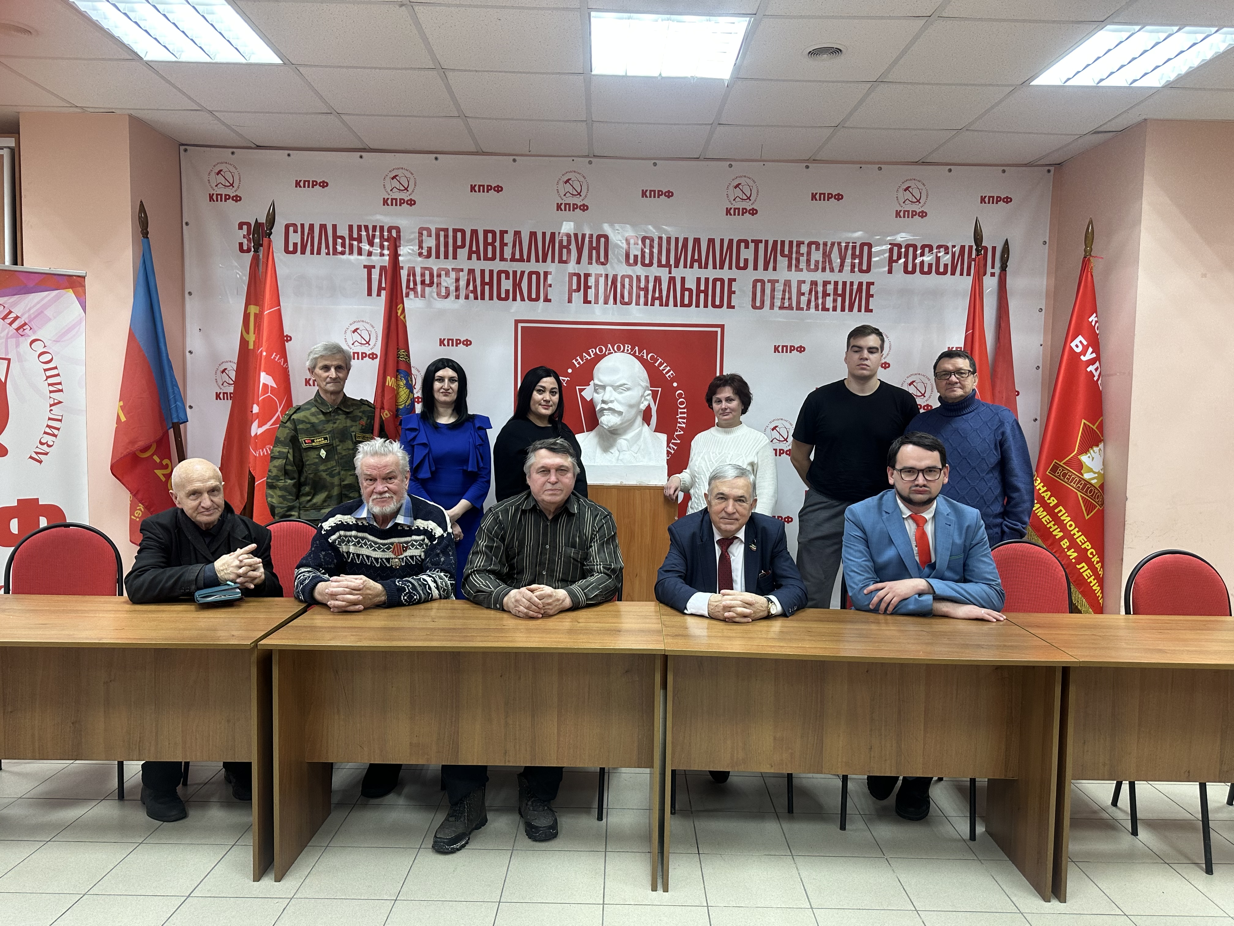 Слава великому Сталину и советскому народу-победителю!