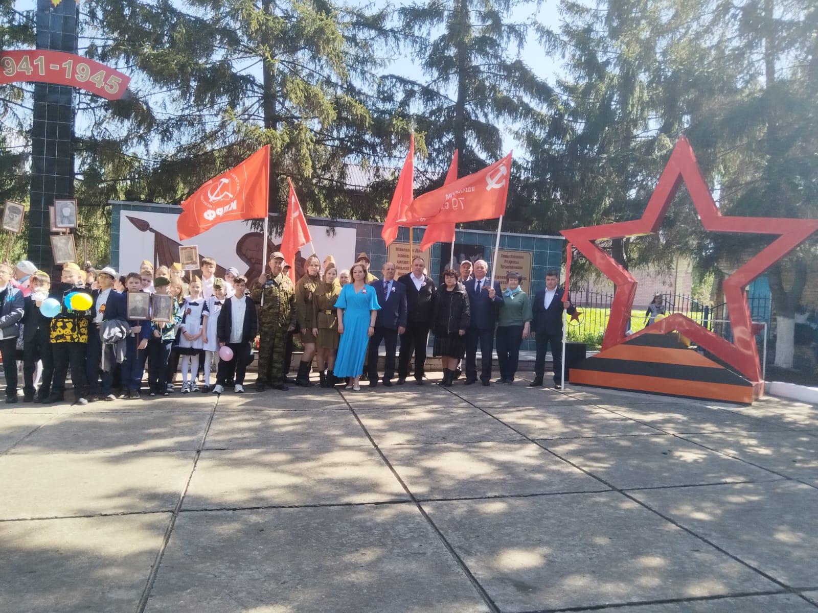 Слава советскому народу-освободителю!