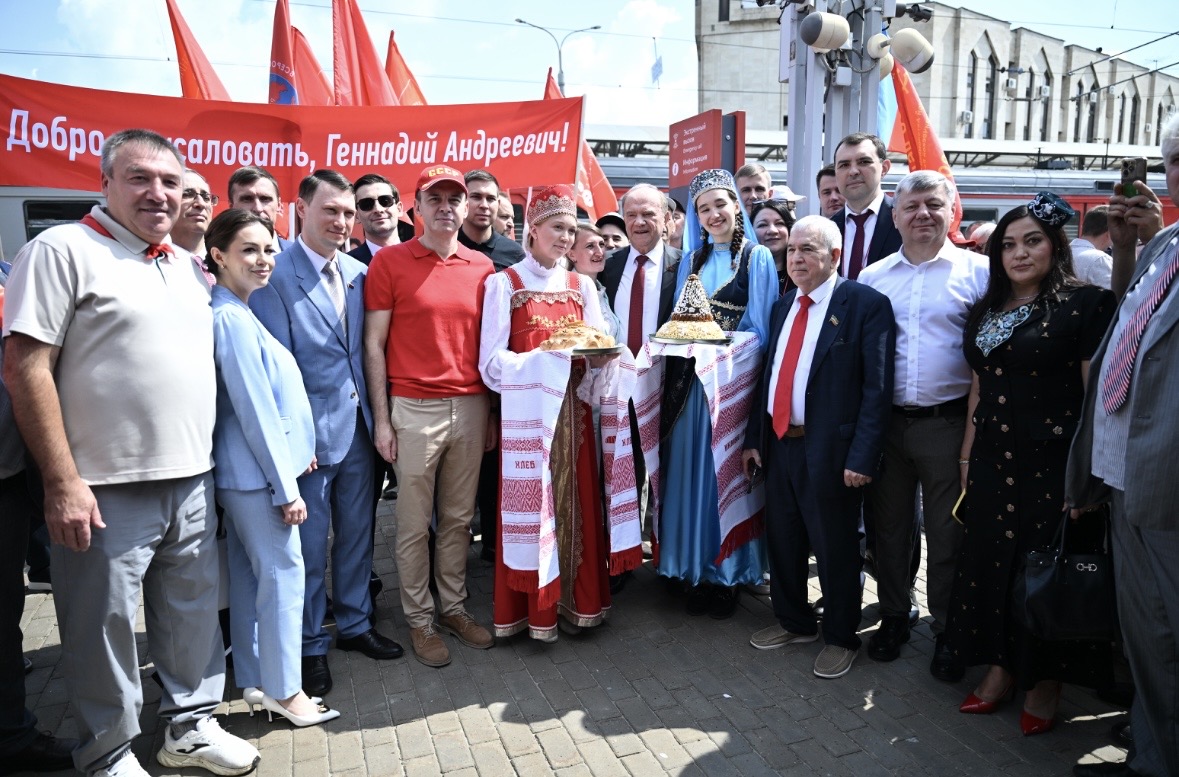 В пятницу, 10 июля, Председатель ЦК КПРФ прибыл с рабочим визитом в столицу Татарстана - город Казань.