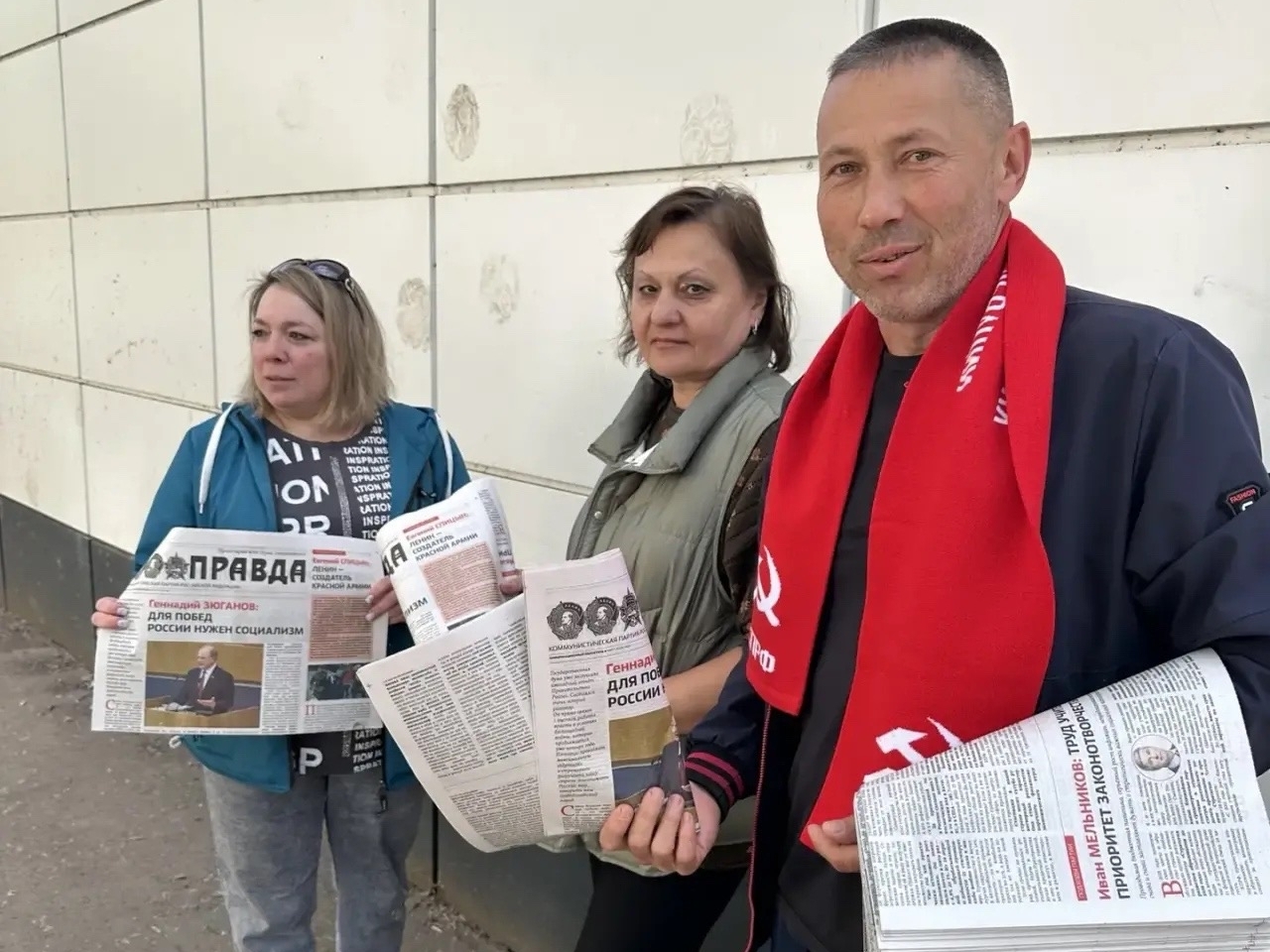 Коммунисты Заинского местного отделения КПРФ - ТАТАРСТАНСКОГО РЕСПУБЛИКАНСКОГО ОТДЕЛЕНИЯ политической партии КОММУНИСТИЧЕСКАЯ ПАРТИЯ РОССИЙСКОЙ ФЕДЕРАЦИИ провели раздачу партийных агитационных материалов